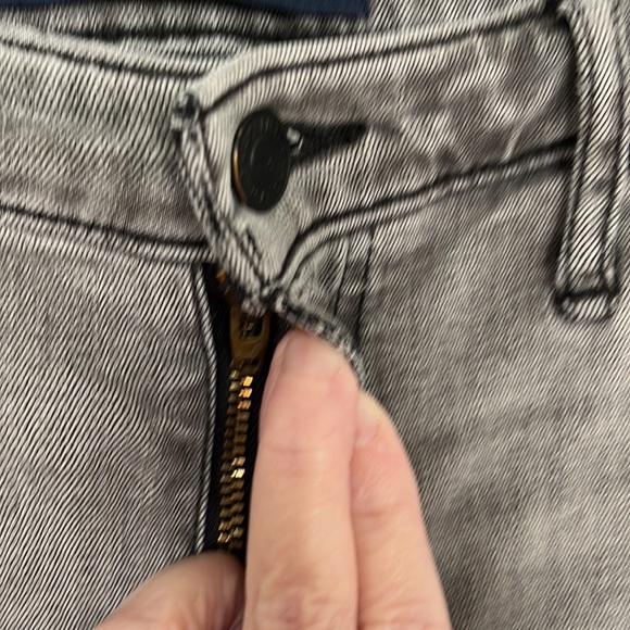 HOLLISTER HIGH-RISE SLIM BOYFRIEND JEANS SIZE 5 (27Wx25L) GREAT CONDITION! - Picture 5 of 8